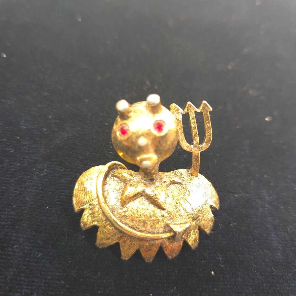 Vintage Tortolani Devil Brooch Red Eyes Gold Tone Signed  brutalist 1.5" RARE